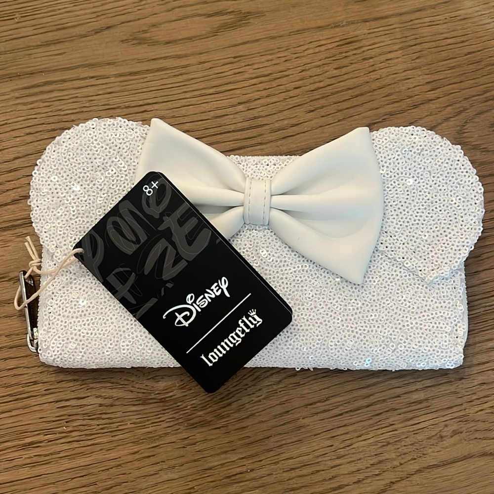Loungefly NWT Minnie Mouse sequin wedding wallet.